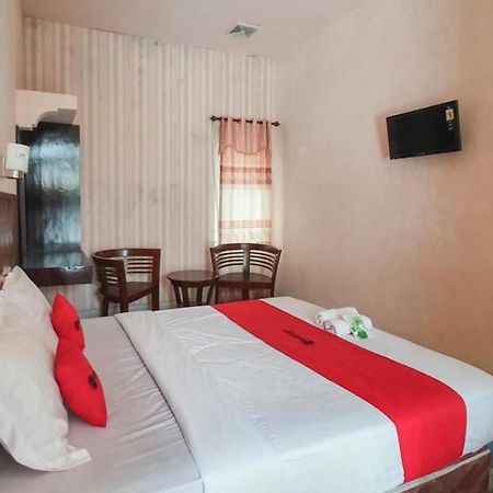 RedDoorz At Pujon Malang Hotel Batu  Bagian luar foto