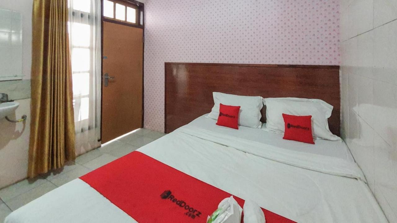 RedDoorz At Pujon Malang Hotel Batu  Bagian luar foto