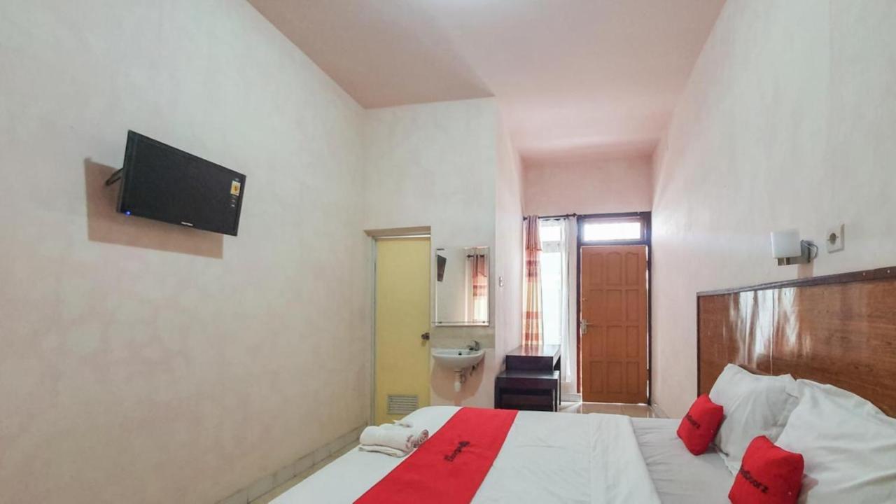 RedDoorz At Pujon Malang Hotel Batu  Bagian luar foto