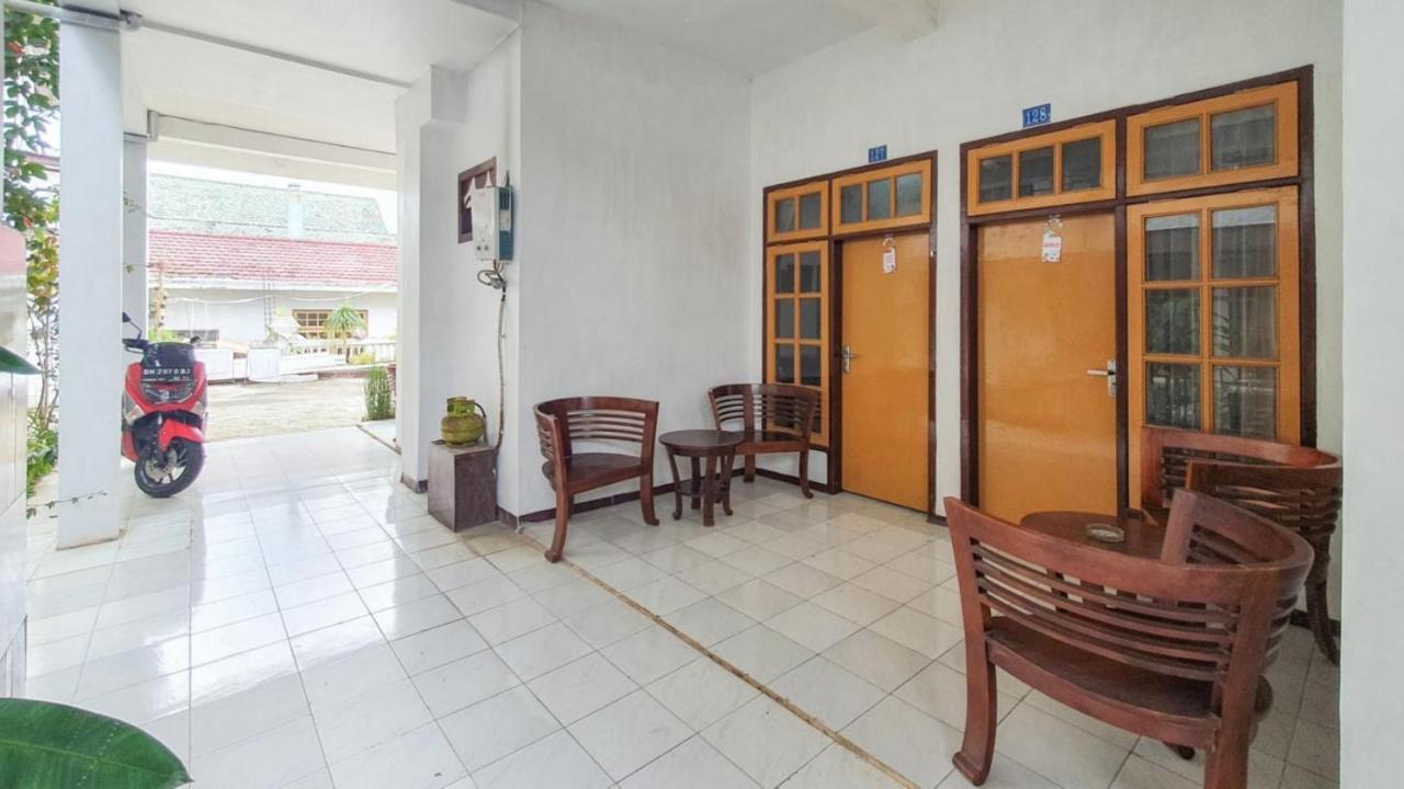 RedDoorz At Pujon Malang Hotel Batu  Bagian luar foto