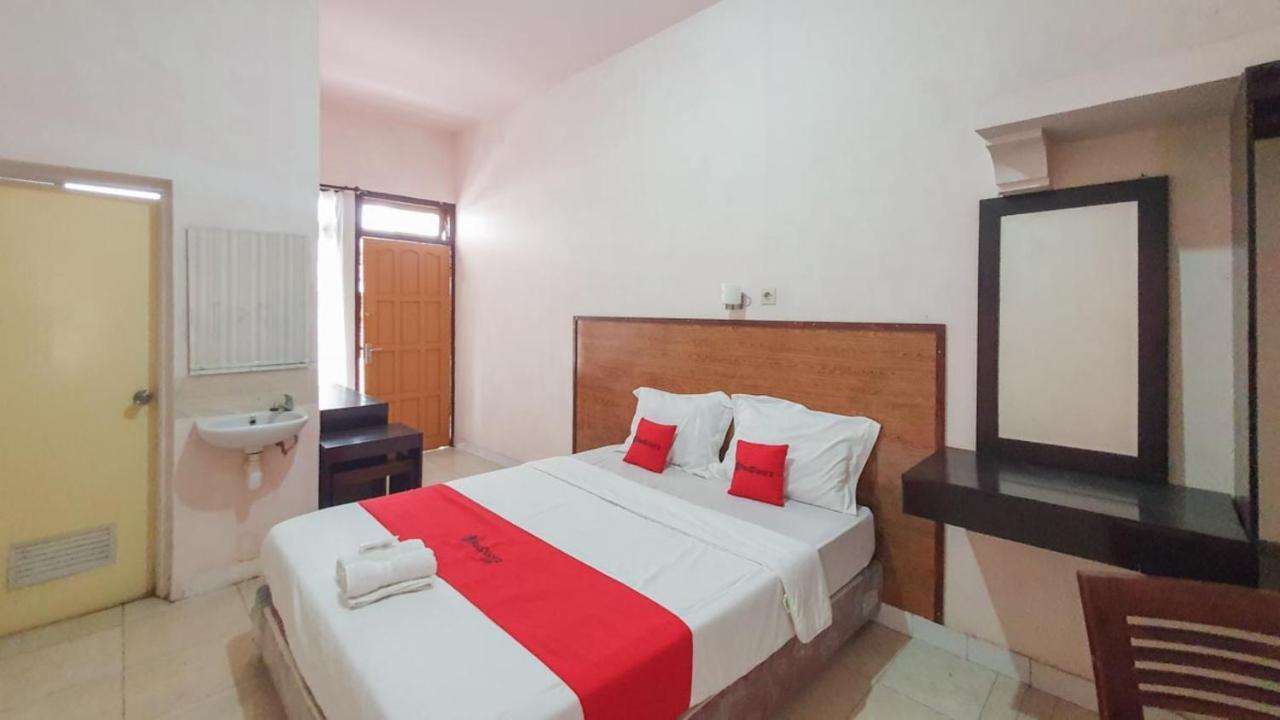 RedDoorz At Pujon Malang Hotel Batu  Bagian luar foto