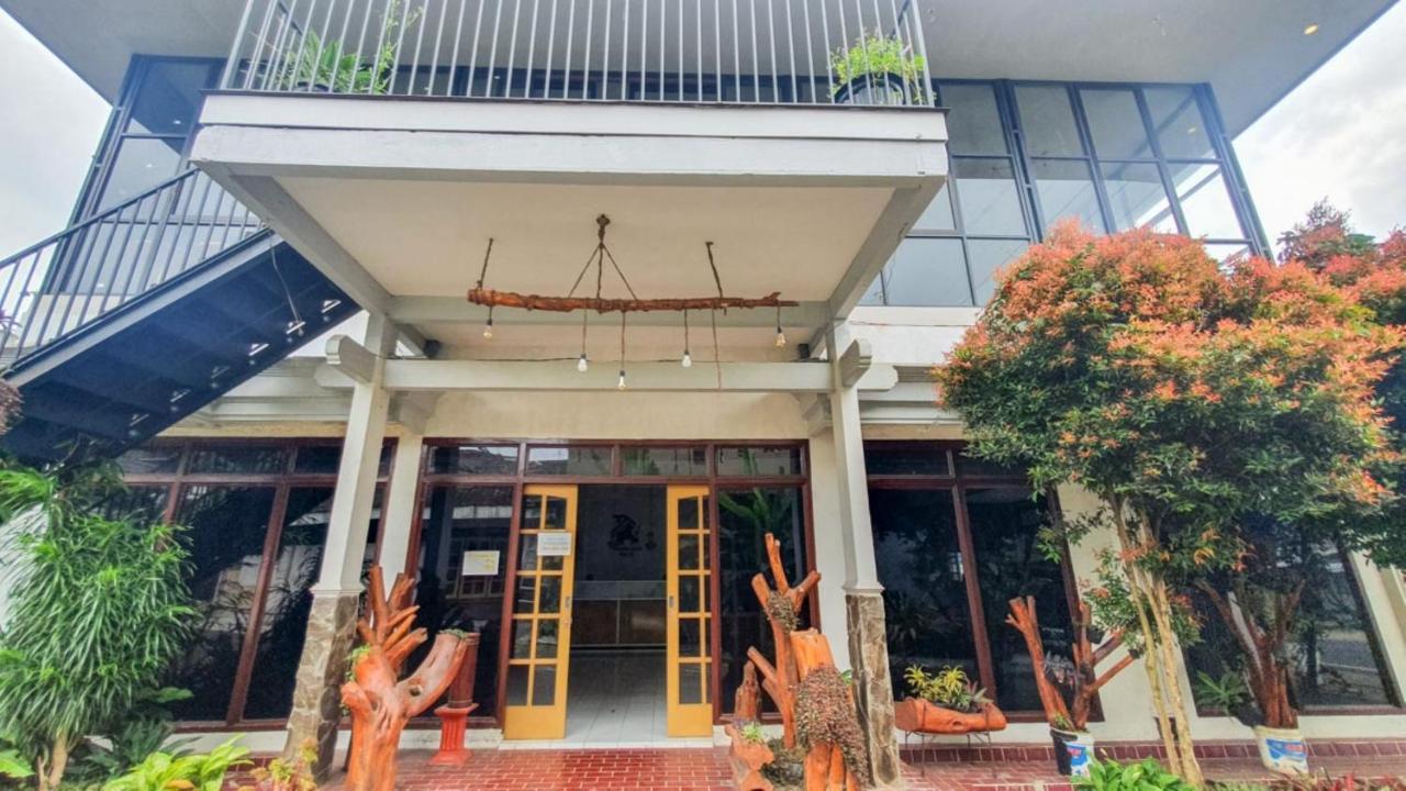 RedDoorz At Pujon Malang Hotel Batu  Bagian luar foto