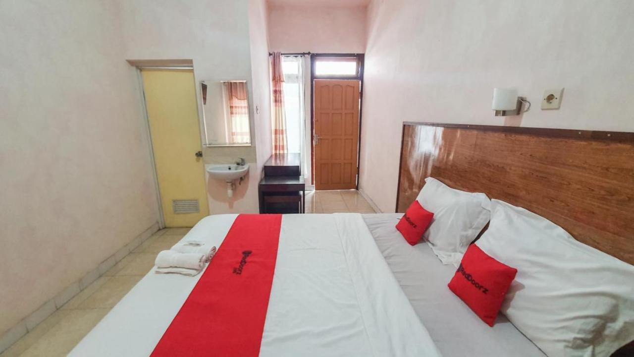 RedDoorz At Pujon Malang Hotel Batu  Bagian luar foto